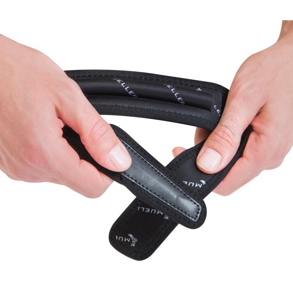 Mueller Jumper's Knee Strap, One Size Fits Most, Knee Support for Sports & Arthritis, Black - Ideal for Adults