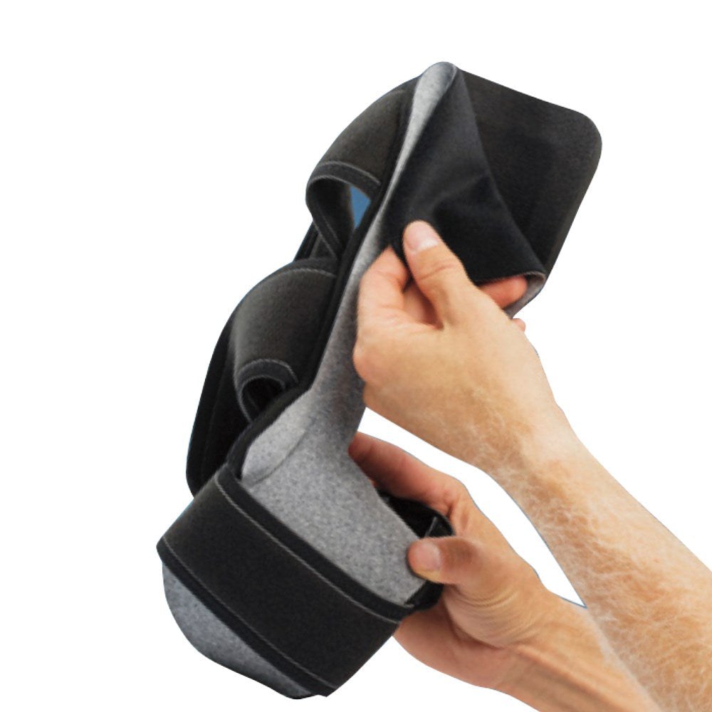Hand splint with replaceable lining and moisture control