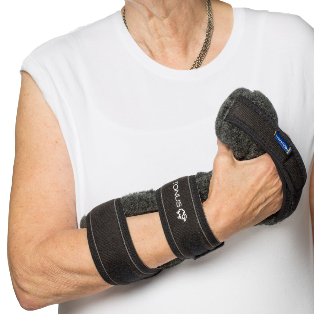 Inflatable hand splint with adjustable rigid frame support