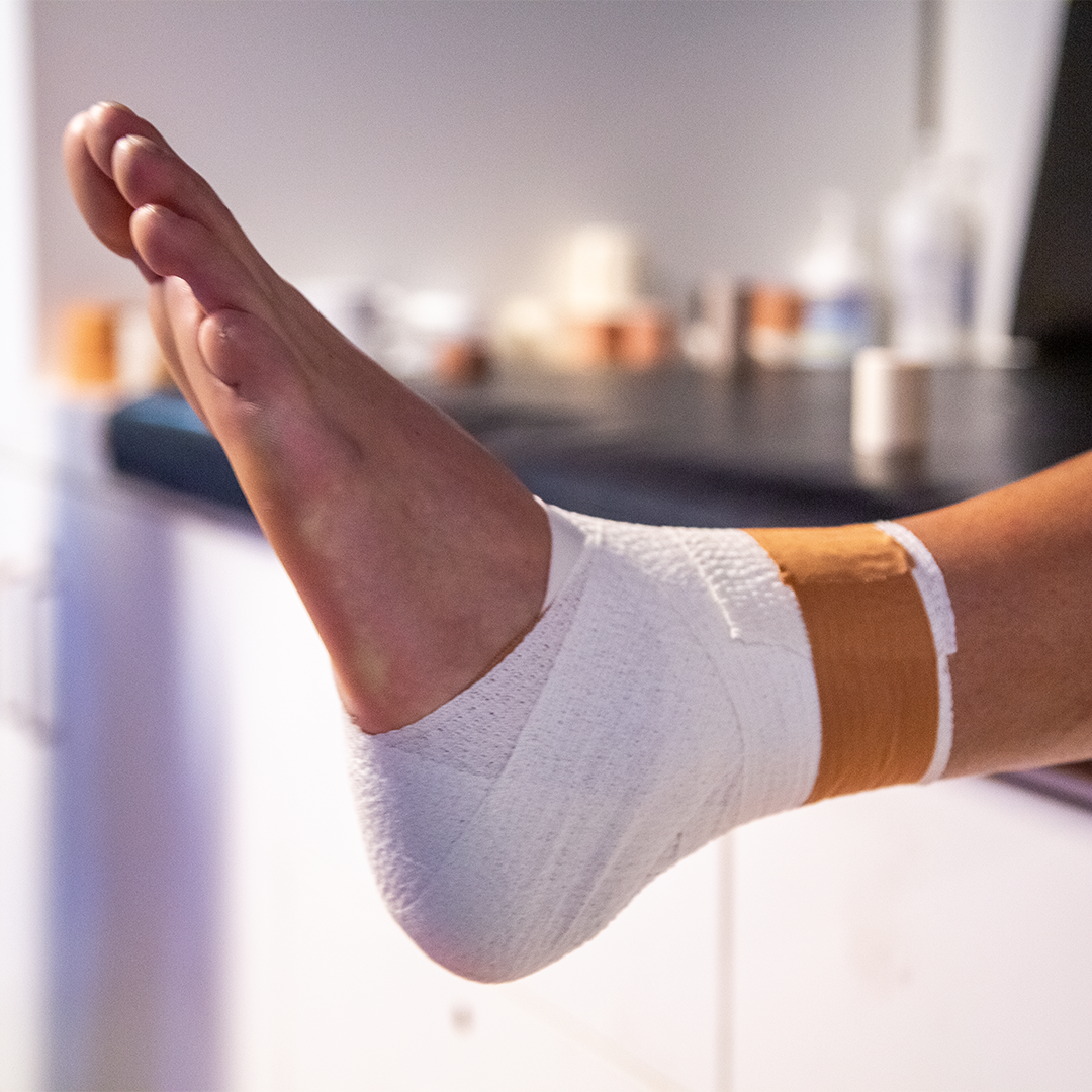 Hand Tearable Sports Tape for Fast Application and Quick Overwrap